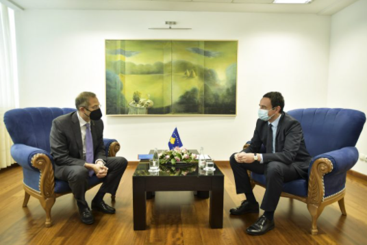 Kryeministri Kurti takohet me Presidentin e NDI-së, Derek Mitchell