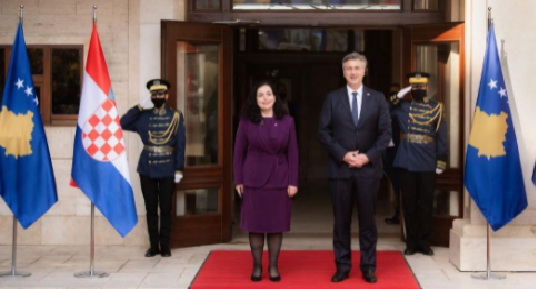 Osmani takon kryeministrin Plenkoviq, i përmend rrezikun e destabilizmit të rajonit nga Rusia dhe Serbia