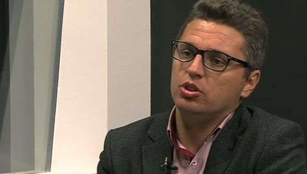 Zogaj: Arben Vitia është politikan sepse Kurti ka dashur të jetë i tillë, është rob i zënë i tij