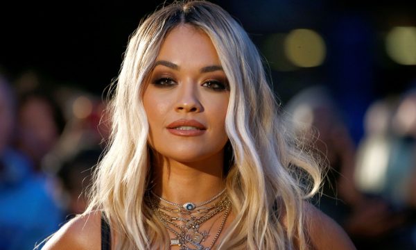 Rita Ora shfaq format trupore në imazhet e fundit
