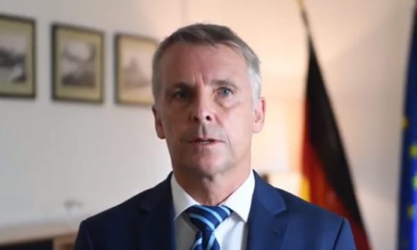 Ambasadori i Gjermanisë: Është vonuar zbatimi i vendimit të Kushtetueses për Manastirin e Deçanit