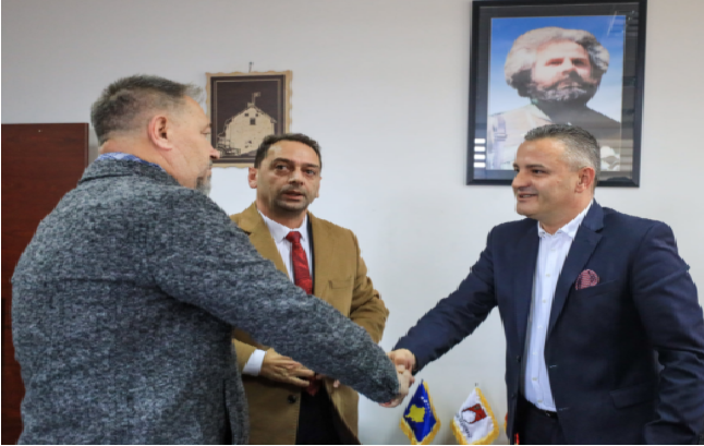 Burrëria e Jasharajve, Bekimi ia zgjatë dorën Sami Lushtakut