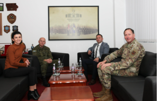 Komandati i ri i FSK-së Bashkim Jashari realizon takimin e parë zyrtar, me kolonelin amerikan