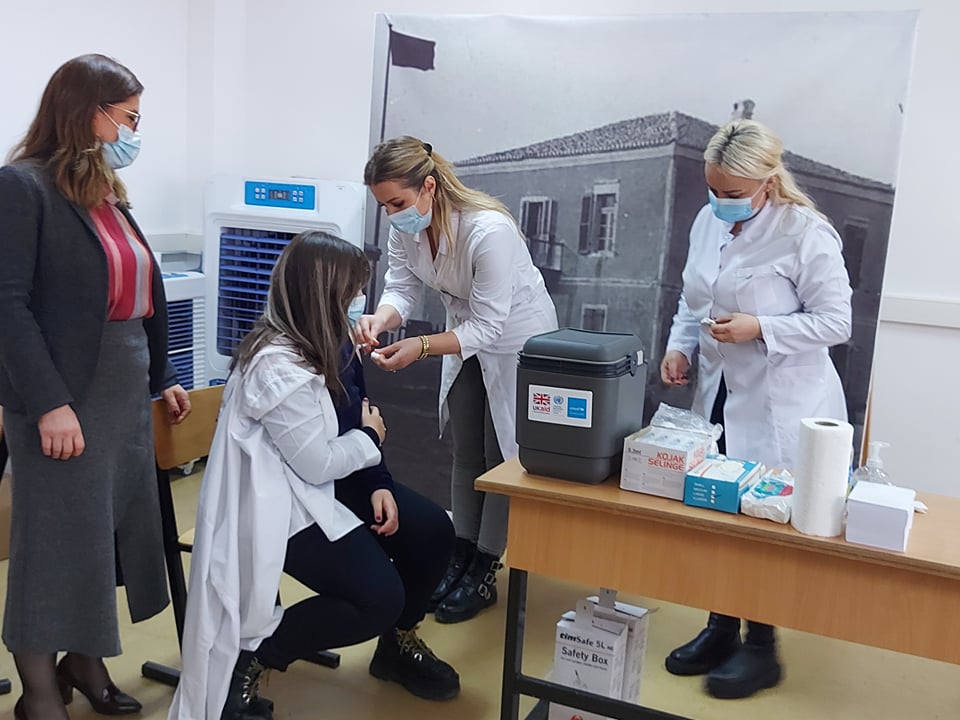 MSh-ja mundëson vaksinim e nxënësve në shkollën “Xhevdet Doda” në Prishtinë