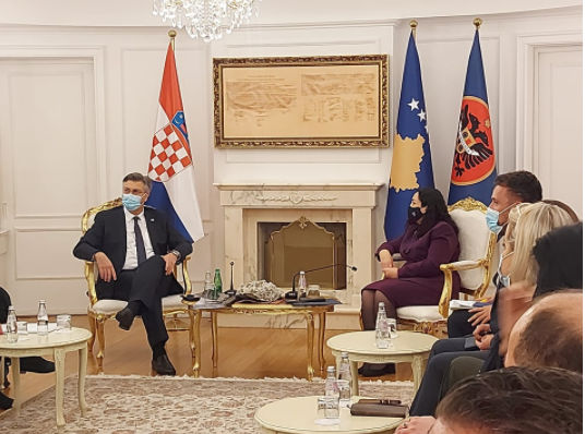 Osmani nderon Plenkoviqin me medalje presidenciale