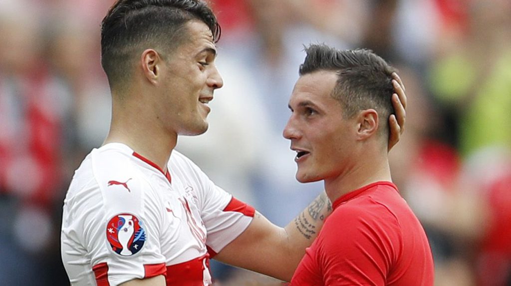 Vëllezërit Xhaka urojnë nënën për ditëlindje
