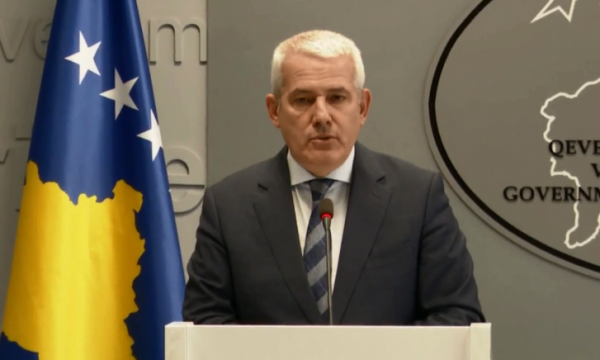 Sveçla uron Krishlindjen: Festat kanë vlerë me njerëzit më të dashur rreth vetes, le të jemi të kujdesshëm