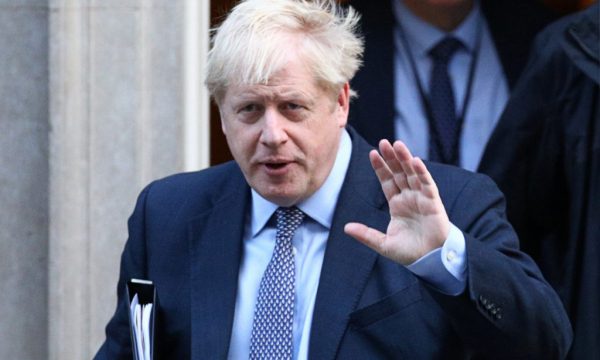 Johnson: Të dhënat paraprake tregojnë se Omicron është më i transmetueshëm se Delta