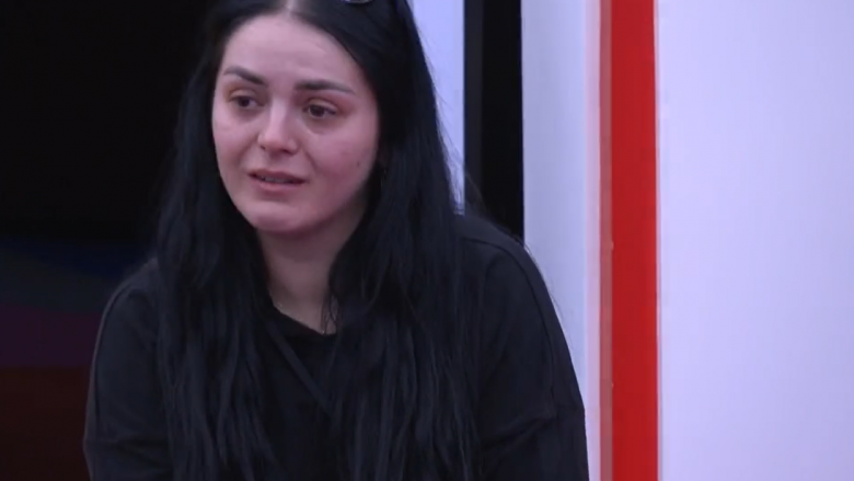 “Përse bëje skena në Big Brother, qaje pa arsye”, kështu i reagon Fifi ndjekësit