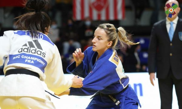 Distria Krasniqi dhe Laura Fazliu e ndihmojnë Galatasarayn ta fitojë Champions Leaguen në xhudo
