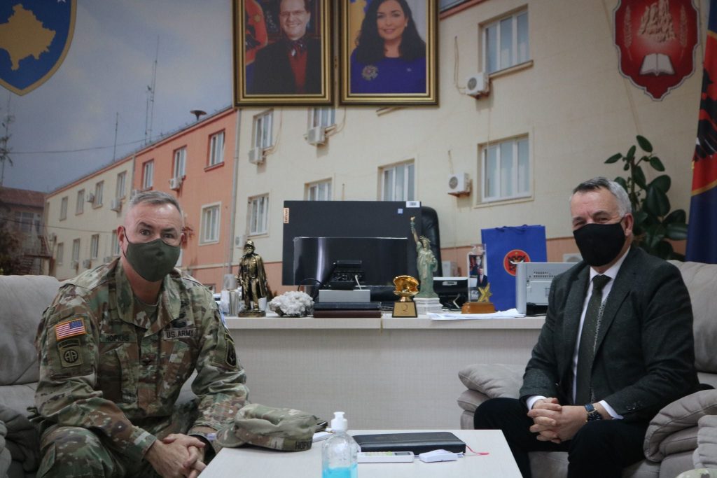Kryetari Ahmeti ka pritur komandantin e KFOR-it amerikan nga Bondsteel në Kosovë Colonel Brey Hoppkins