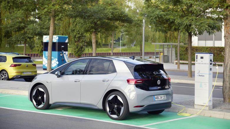 Veturat elektrike VW ngarkohen më shpejt falë përditësimeve të softuerit