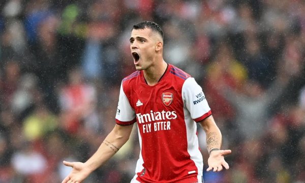 Xhaka i paralajmëron bashkëlojtarët e vet