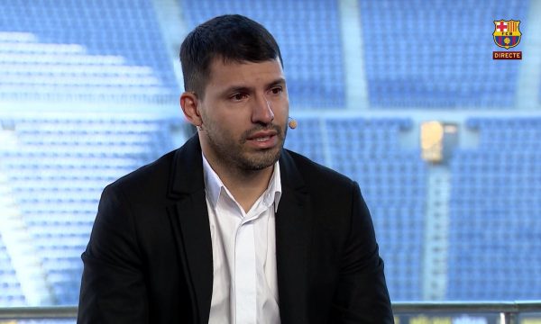 Man City e nderon me statujë Agueron