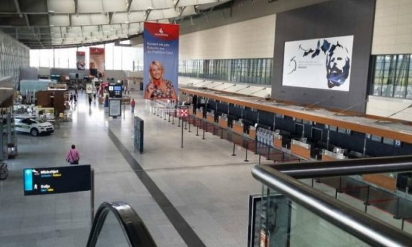 100 persona mbesin në Aeroportin e Prishtinës, pasi Italia ashpërson masat anti-COVID