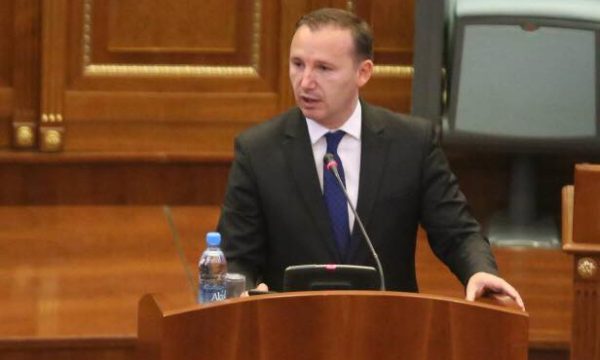 Ironizon Zemaj: Kryeministër, nuk ka terr që të sfidon ty, ti je ylli që ndriçon botën