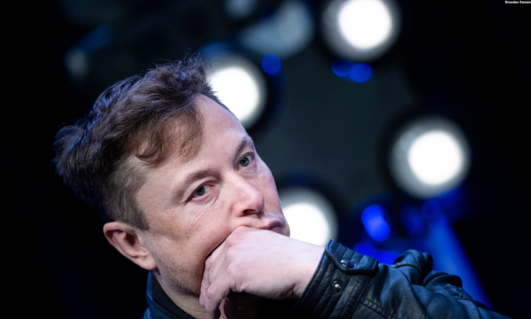 Tesla tërheq nga tregu gjysmë milion vetura elektrike për shkaqe sigurie