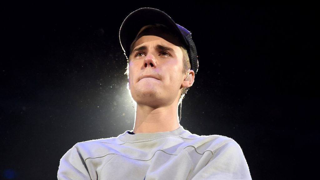 Justin Bieber vazhdon ta ndjek shërbimin fetar