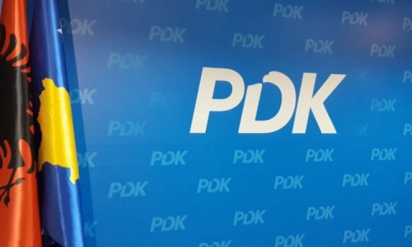 Deputetit të PDK-së i ndodh një ngjarje e pazakontë para shtëpisë, e lajmëron rastin në polici