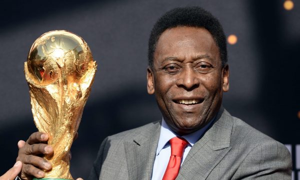 Pele publikon fotografi nga shtëpia, i uron Krishtlindjet