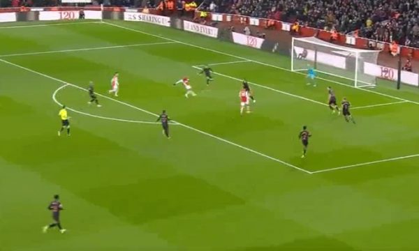 Aksion i bukur, Arsenali në epërsi ndaj Southamptonit