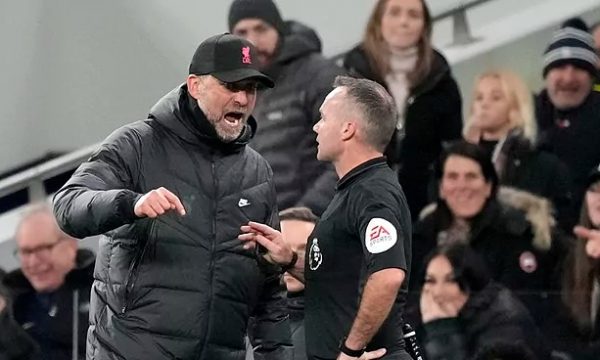 Klopp për gjyqtarin Paul Tierney: Nuk e di se çfarë problemi ka me mua