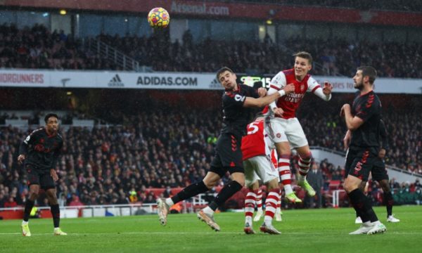 Arsenali bindës ndaj Southamptonit, Broja nuk lë gjurmë