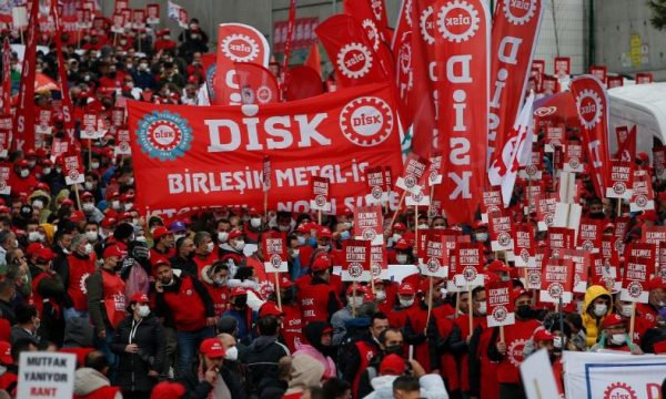Lira arrin nivelin më të ulët, protesta në Stamboll për shkak të krizës ekonomike