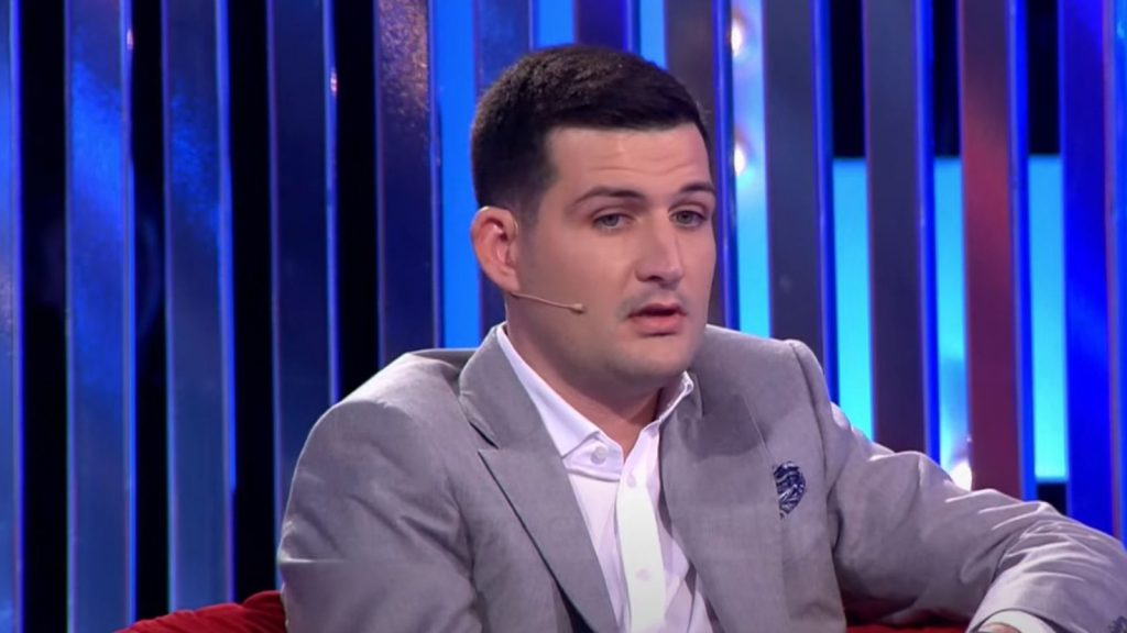 Arbër Hajdari komenton raportin e Donaldit me Beatrix: Disa shpjegime duhet t’i japim edhe të shkuarës