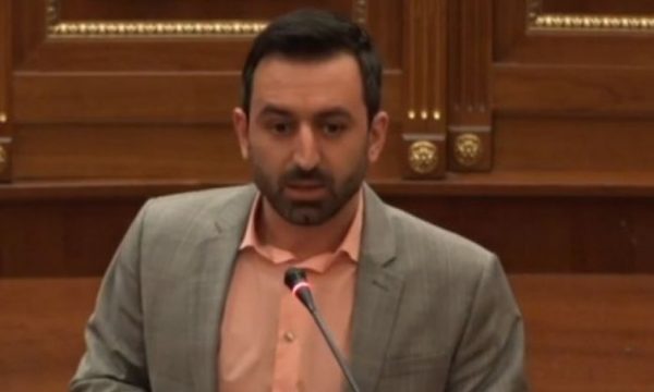 Dimal Basha për Lushtakun: Ky edhe ndërtesën e Kuvendit e shet me mujtë