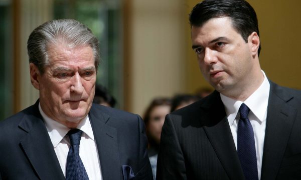 Berisha i acaruar në Bashën: Besëprerit nuk i dalin as 10 jetë të bëhet burrë!