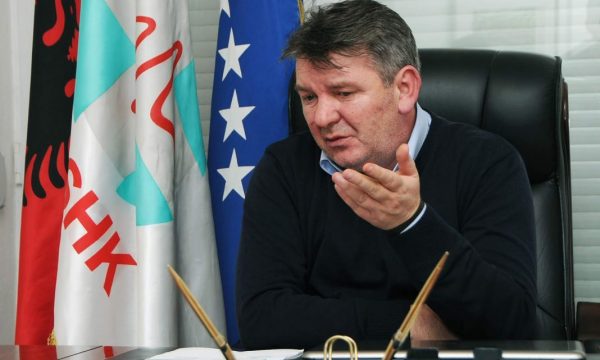 FSSHK paralajmëron ndërprerje të punës në spitale, QKUK e QMF nëse qeveria s’procedon Ligjin për Paga