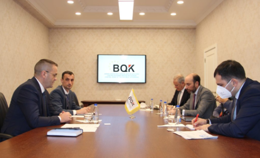 Guvernatori Mehmeti takohet me përfaqësues të Bankës Botërore