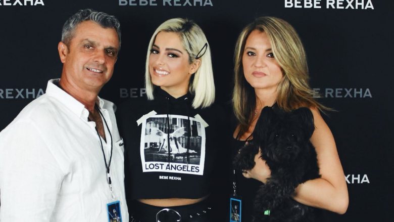 Bebe Rexha iu blen prindërve të saj një shtëpi të re