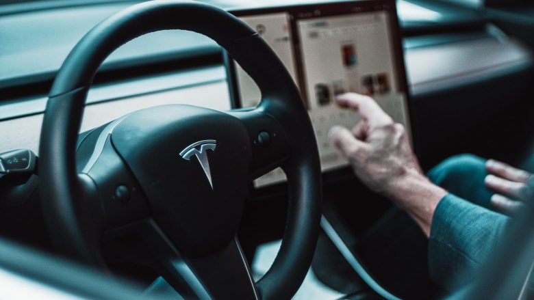 Tesla Model 3 dhe Y vijnë me një çip të ri dhe bateri të re