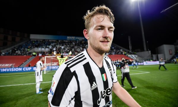 Juve nuk e lëshon De Ligtin, jo në janar