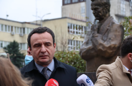 Kurti jep detaje për vrasjen e trefishtë në Gllogjan