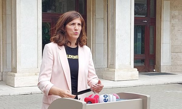 Pas përplasjes me ministrin Peci, Ganimete Musliu del në konferencë
