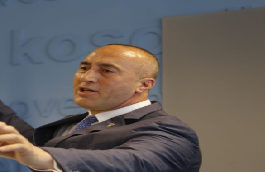 Haradinaj ironizon me Kurtin: Atdhedashuria bëhet me punë e jo me fjalë
