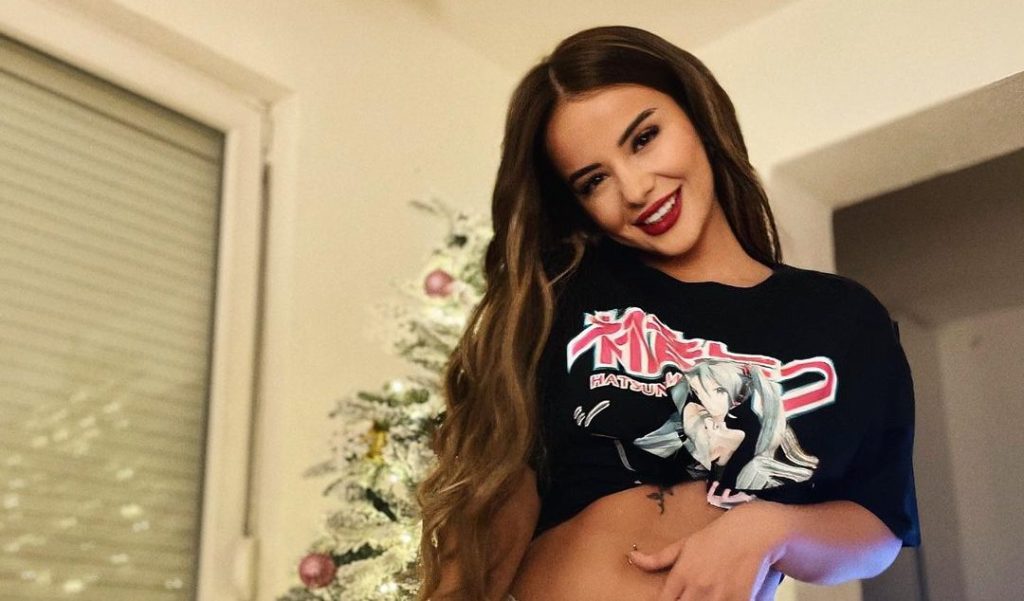 Rina Balaj shfaqet sensuale në imazhet e saj të fundit