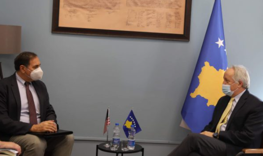Ministri i Shëndetësisë takohet me ambasadorin e Austrisë, flasin për gjendjen me pandeminë