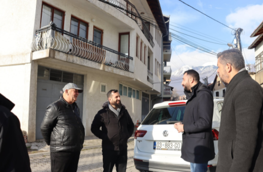 Pak orë para ndërrimit të moteve, ministri viziton Kuzhinat popullore humanitare