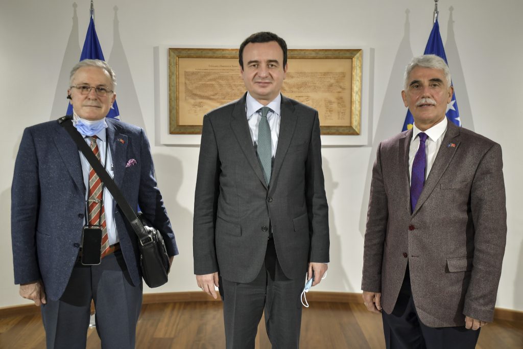 Kryeministri Kurti takohet me Konsullin dhe Koordinatorin e Qendrës Kulturore të Kosovës në Bursa