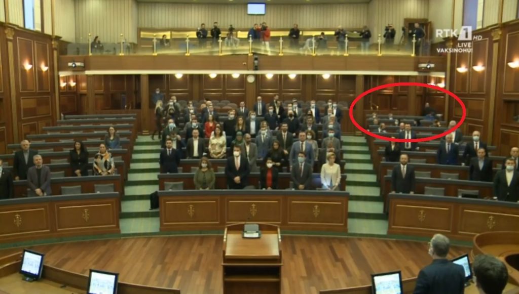 E ulët/ Deputetët e Listës Serbë nuk mbajnë një minutë heshtje për vdekjen e senatorit Bob Dole