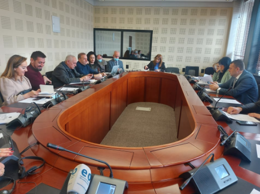 Lista Serbe nuk i voton pesë projektligje, pozita kërkon sqarime
