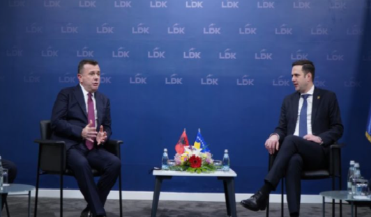 Abdixhiku pret në takim delegacionin e Kuvendit të Shqipërisë