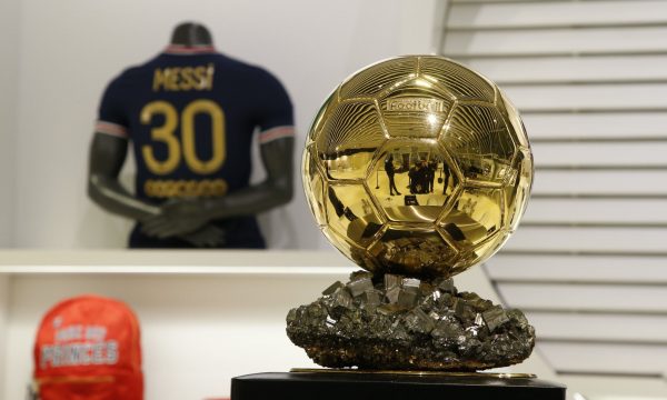 PSG-ja luante sonte me fanella të veçanta në nderim të Topit të Artë të Messit