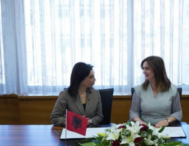 Nënshkruhet marrëveshja për zbatimin e Abetares së përbashkët mes Kosovës dhe Shqipërisë