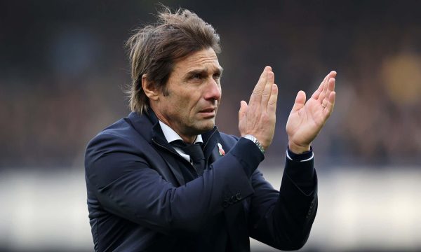 Tetë lojtarë të Tottenham infektohen me Covid-19