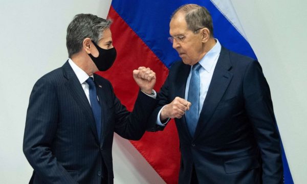 Tensione të larta, caktohen vendi dhe dita e takimit mes Blinkenit e Lavrovit
